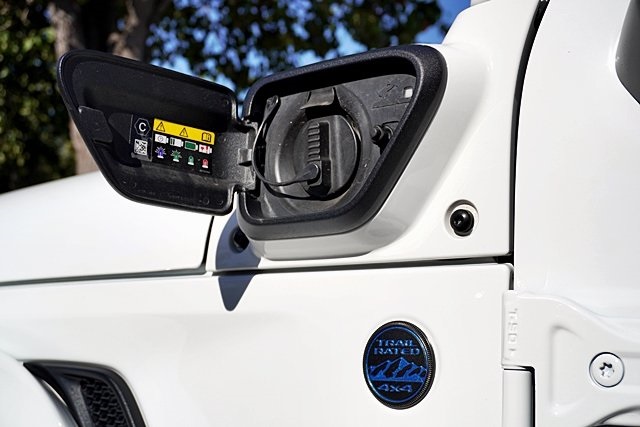 Certified Used 2024 White Jeep Sport S 4xe image 10