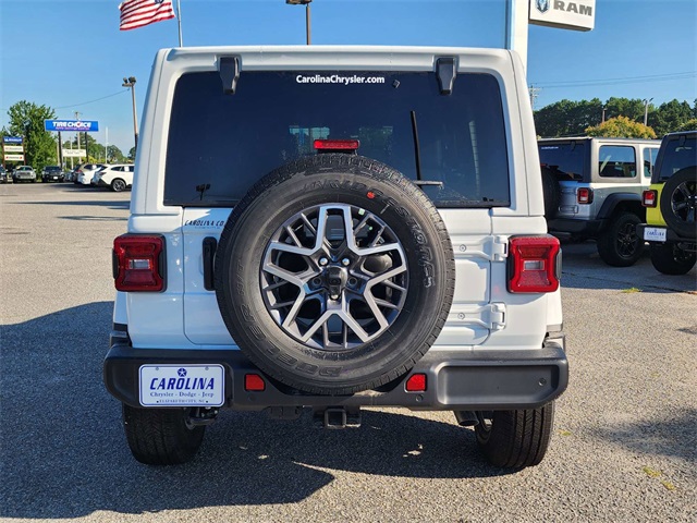 2024 Jeep Wrangler Sahara photo 3