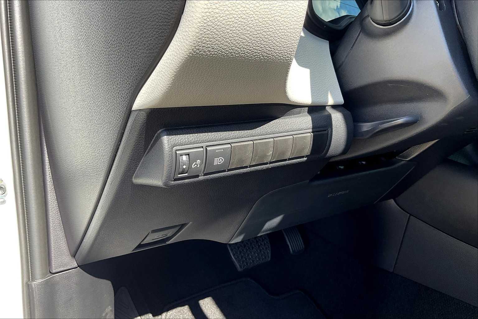 2026 Toyota Corolla LE photo 18