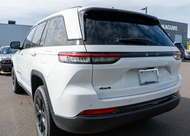 2025 Jeep Grand Cherokee Laredo Altitude photo 2