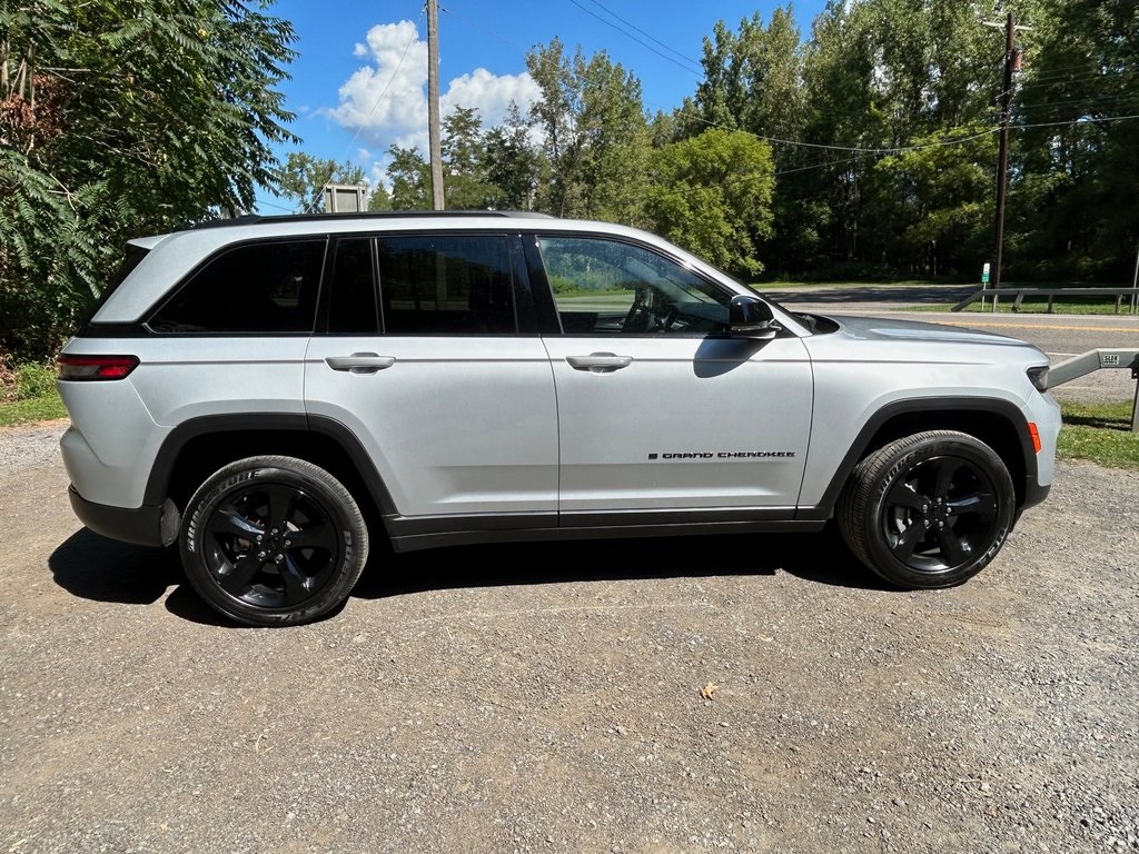 2022 Jeep Grand Cherokee Altitude photo 6