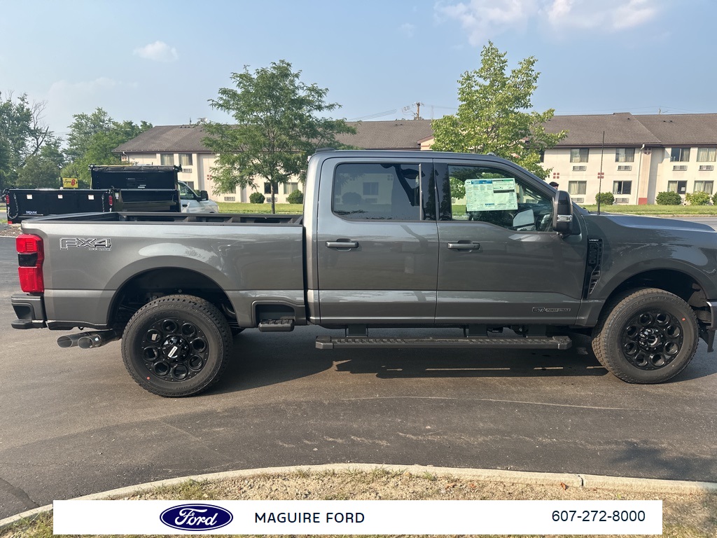 2025 Ford F-250 Lariat photo 3
