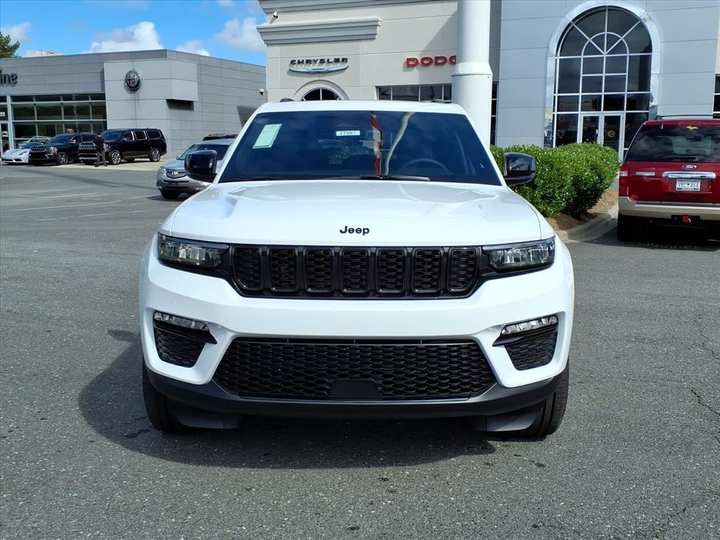 2025 Jeep Grand Cherokee Limited photo 2