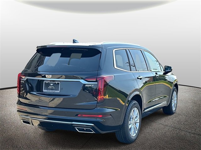 2025 Cadillac XT6 Luxury photo 2