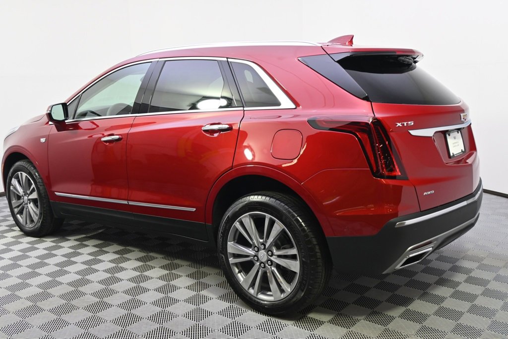 2025 Cadillac XT5 Premium Luxury photo 2