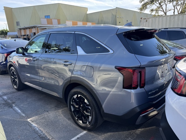 2024 Kia Sorento S photo 4