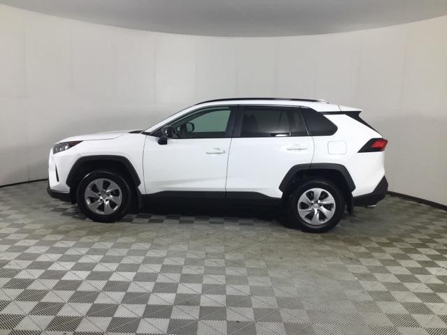 2021 Toyota RAV4 LE photo 3
