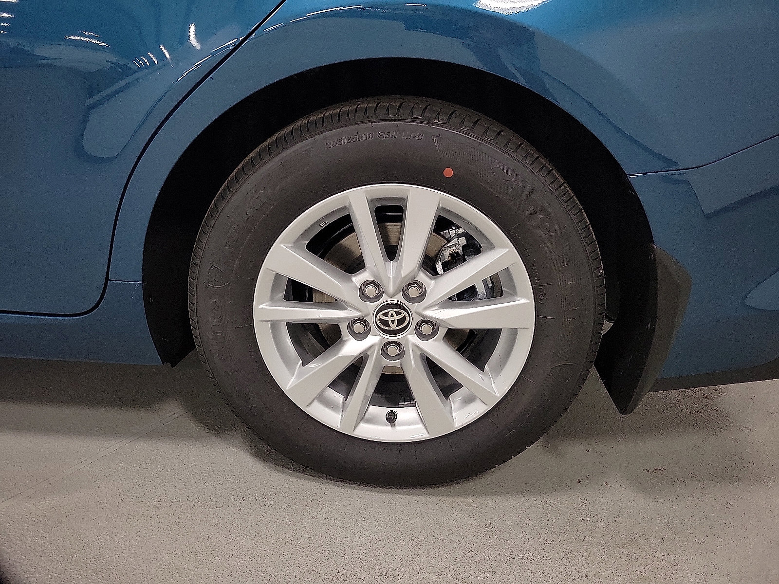 2025 Toyota Camry LE photo 7