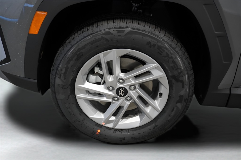 2025 Hyundai Tucson SE photo 2