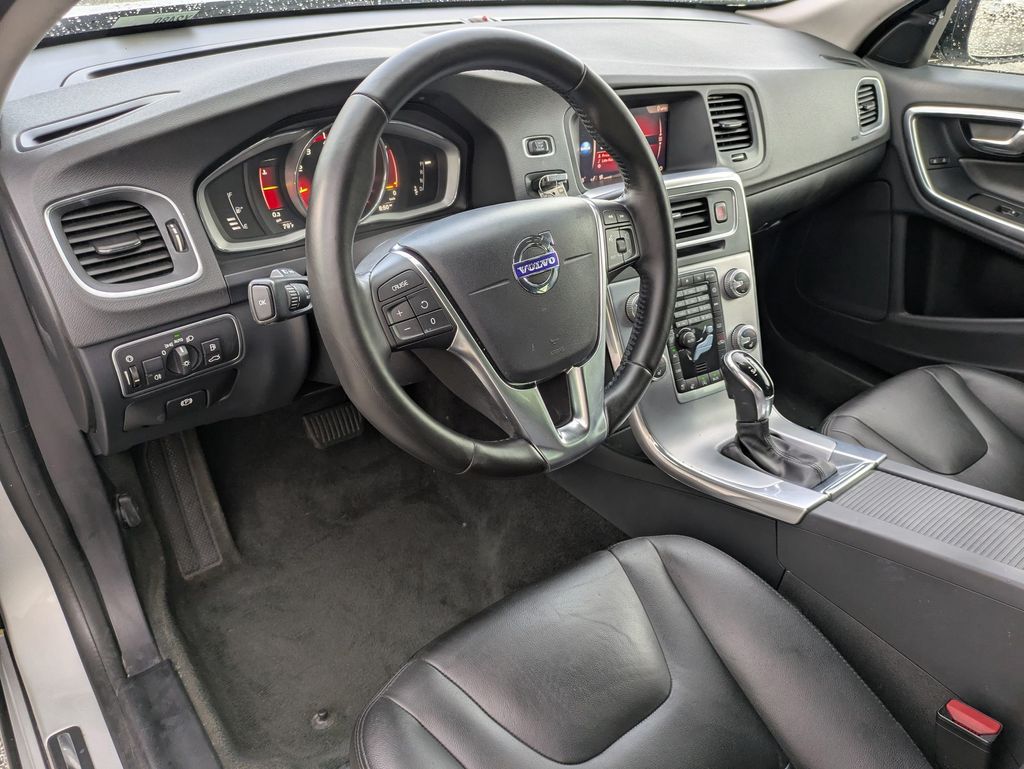 2018 Volvo V60 Cross Country T5 photo 11