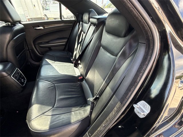 2014 Chrysler 300 photo 16