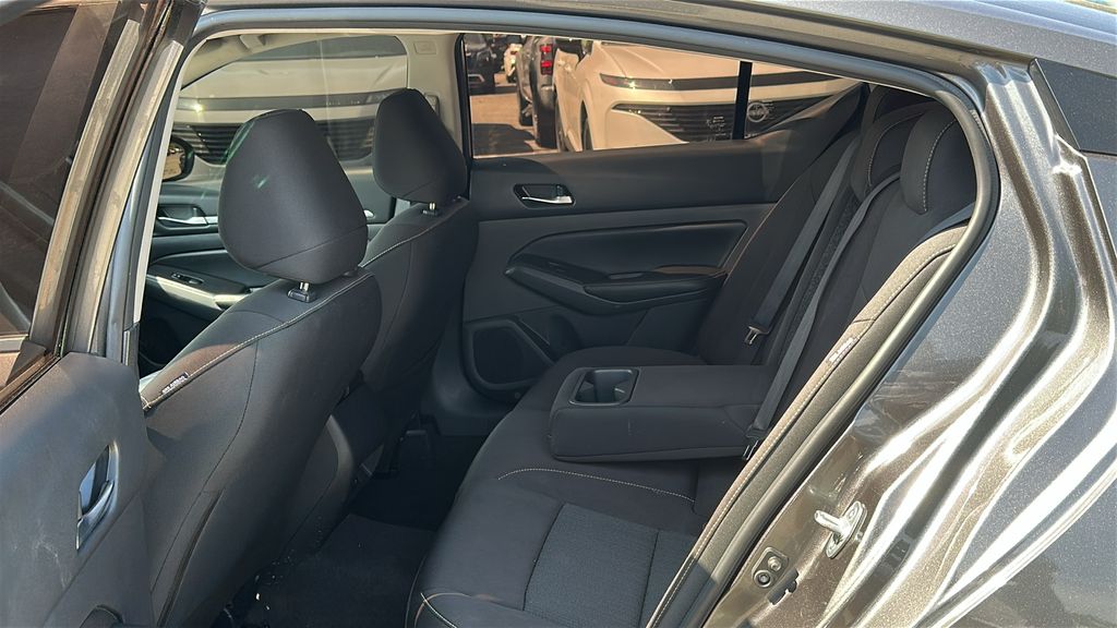 2022 Nissan Altima 2.5 SV photo 21