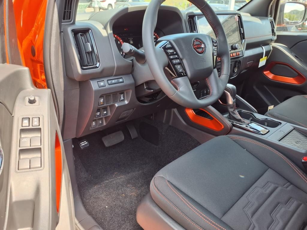 2025 Nissan Frontier PRO-4X photo 12