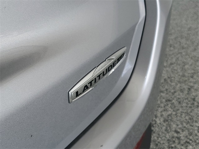 2022 Jeep Compass Latitude Lux photo 28