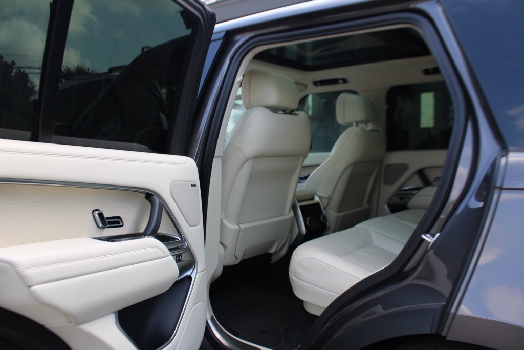 2023 Land Rover Range Rover SE photo 28