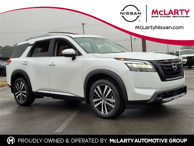 2025 Nissan Pathfinder Platinum's photo
