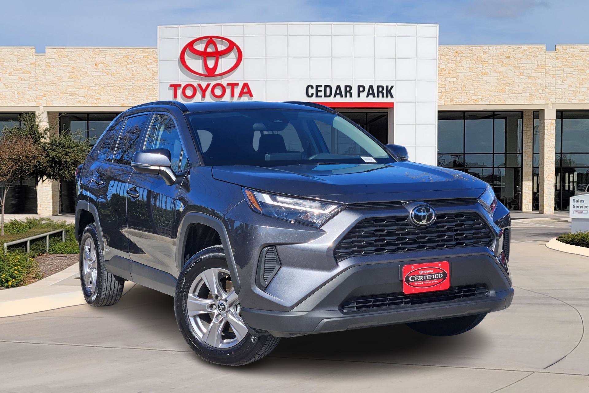 2025 Toyota RAV4 XLE's photo