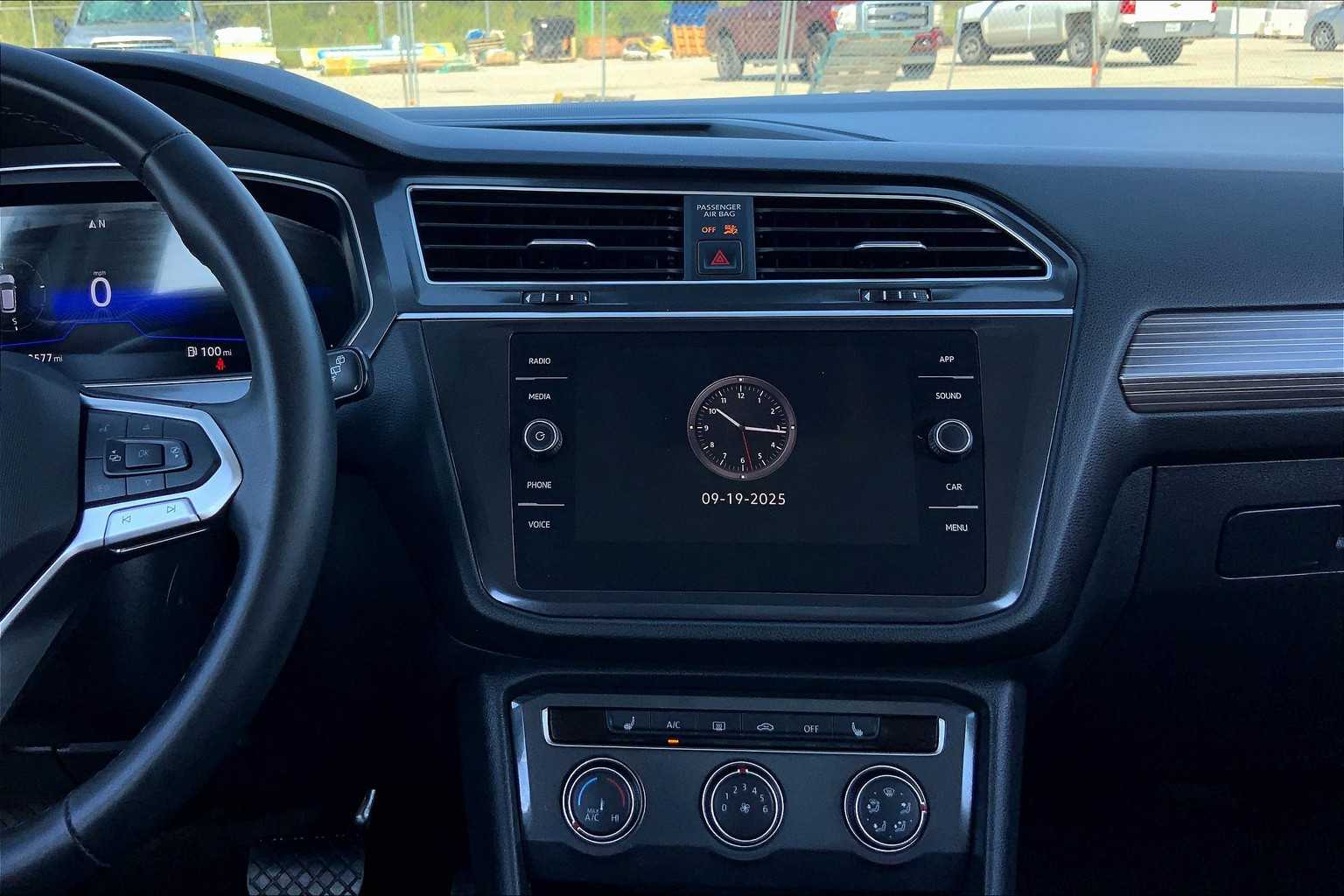 2024 Volkswagen Tiguan Wolfsburg Edition photo 6