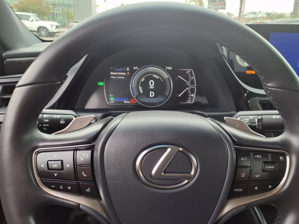 2025 Lexus ES 300h photo 14