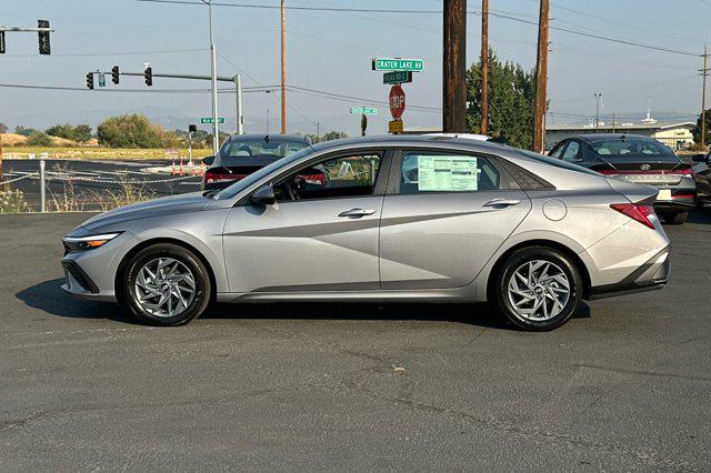 2025 Hyundai Elantra Hybrid Blue photo 7