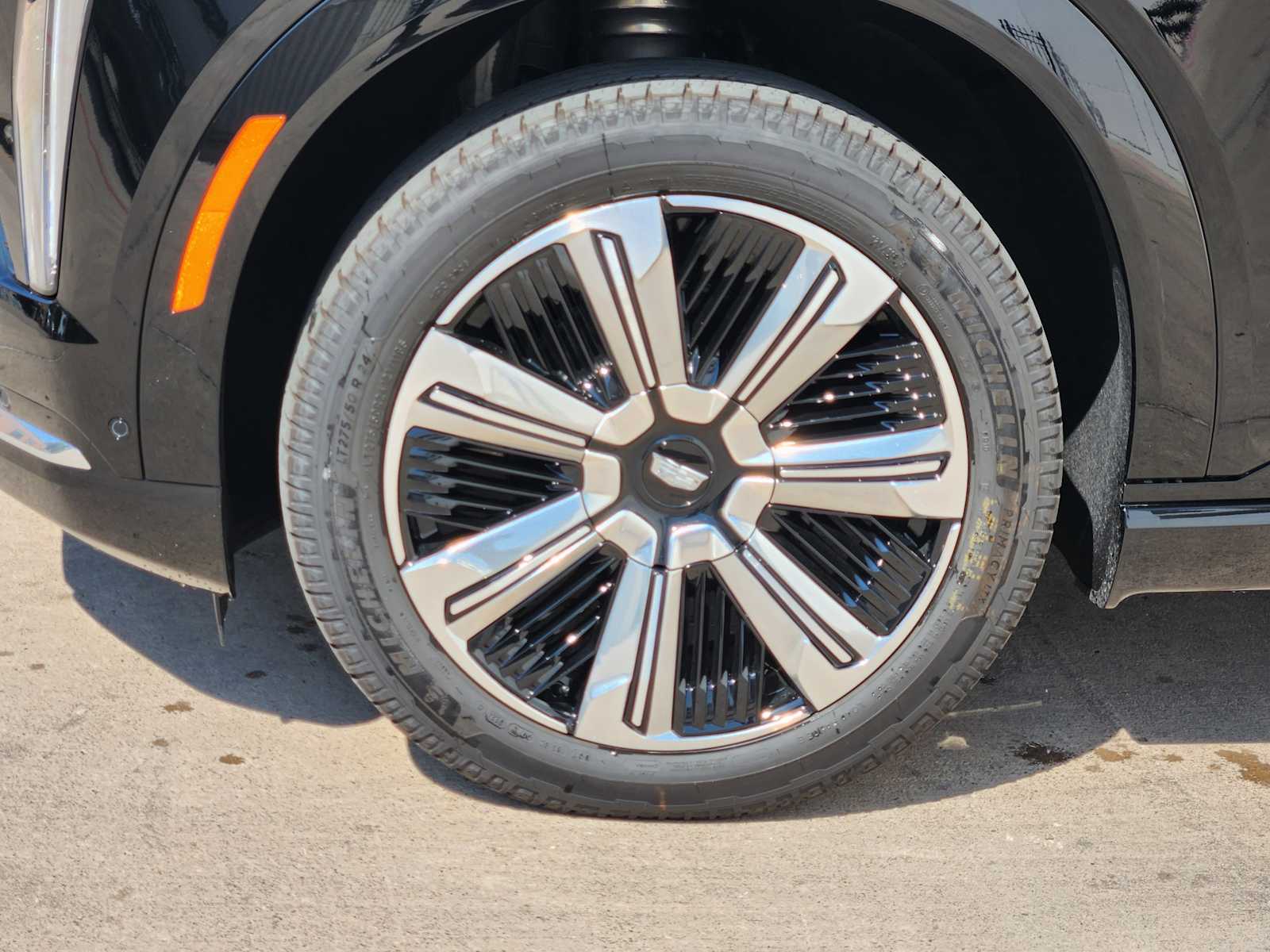 2025 Cadillac Escalade IQ Luxury photo 6