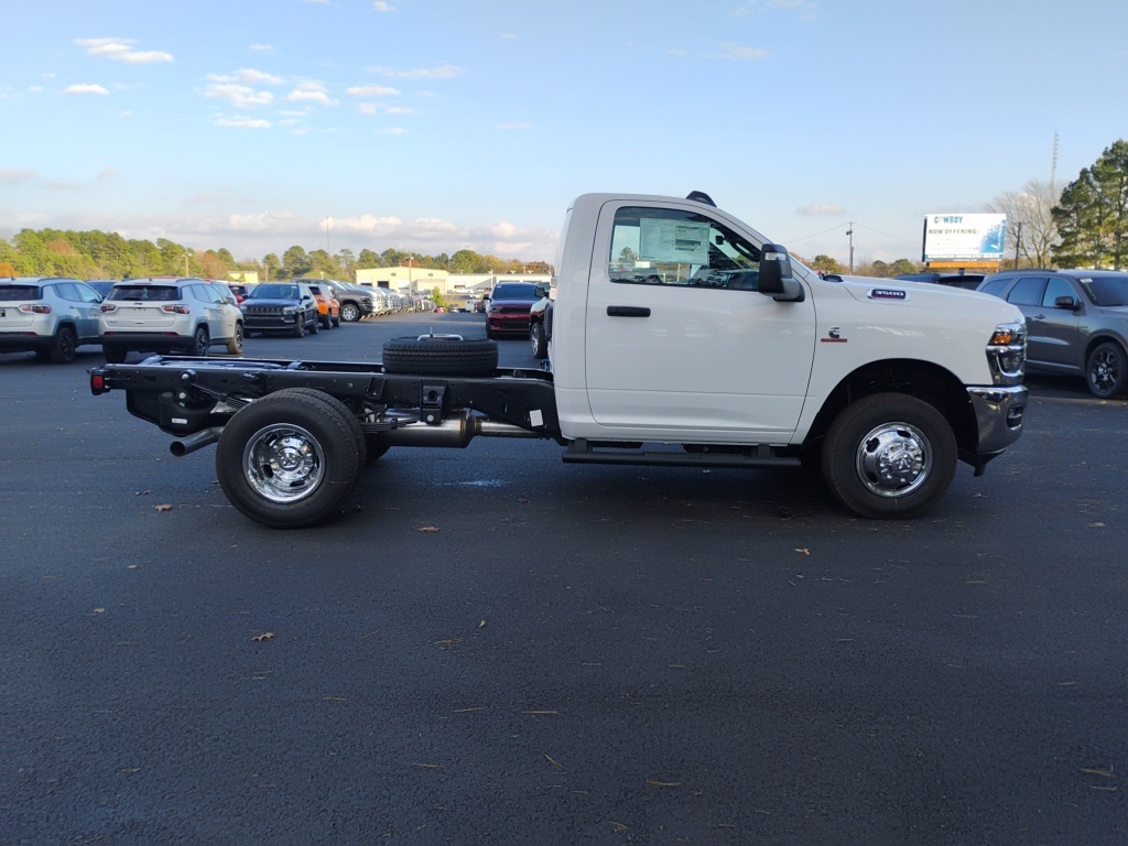 2026 Ram 3500 Tradesman photo 4