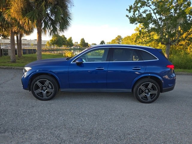 2023 Mercedes Benz GLC 300 photo 2