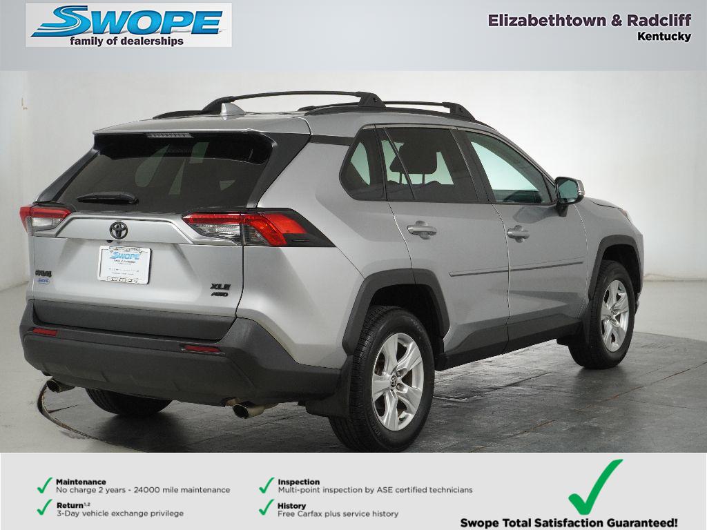 2021 Toyota RAV4 XLE photo 3