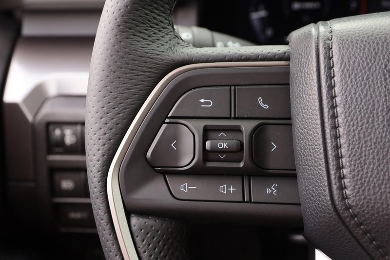 2025 Toyota Tacoma TRD Off-Road photo 12