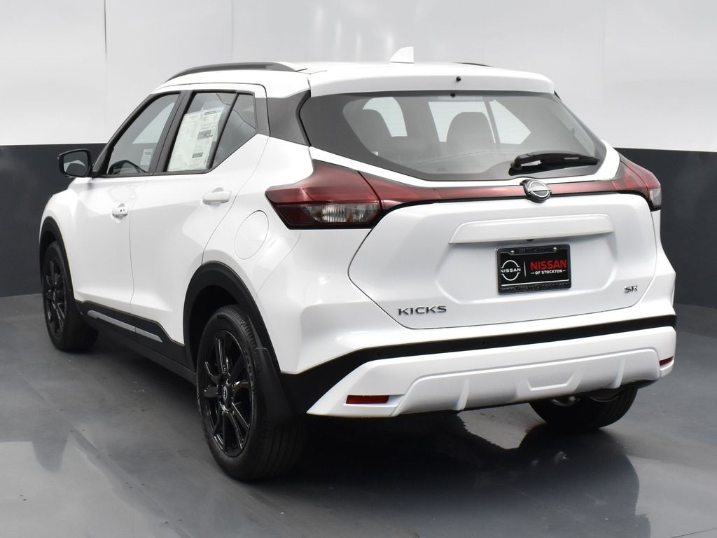 2023 Nissan Kicks SR photo 4