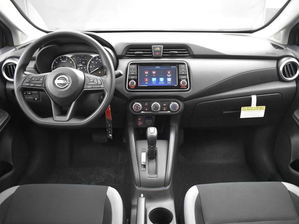 2025 Nissan Versa 1.6 S photo 9