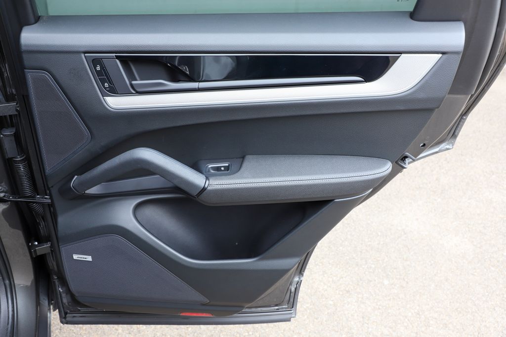 2024 Porsche Cayenne Coupe Base photo 38