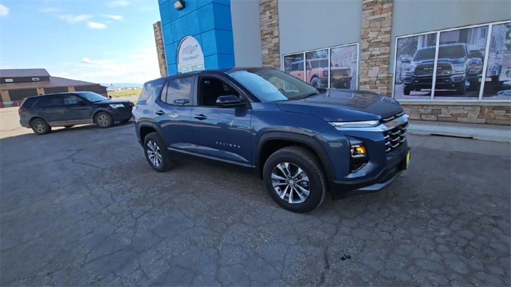 2026 Chevrolet Equinox LT photo 2