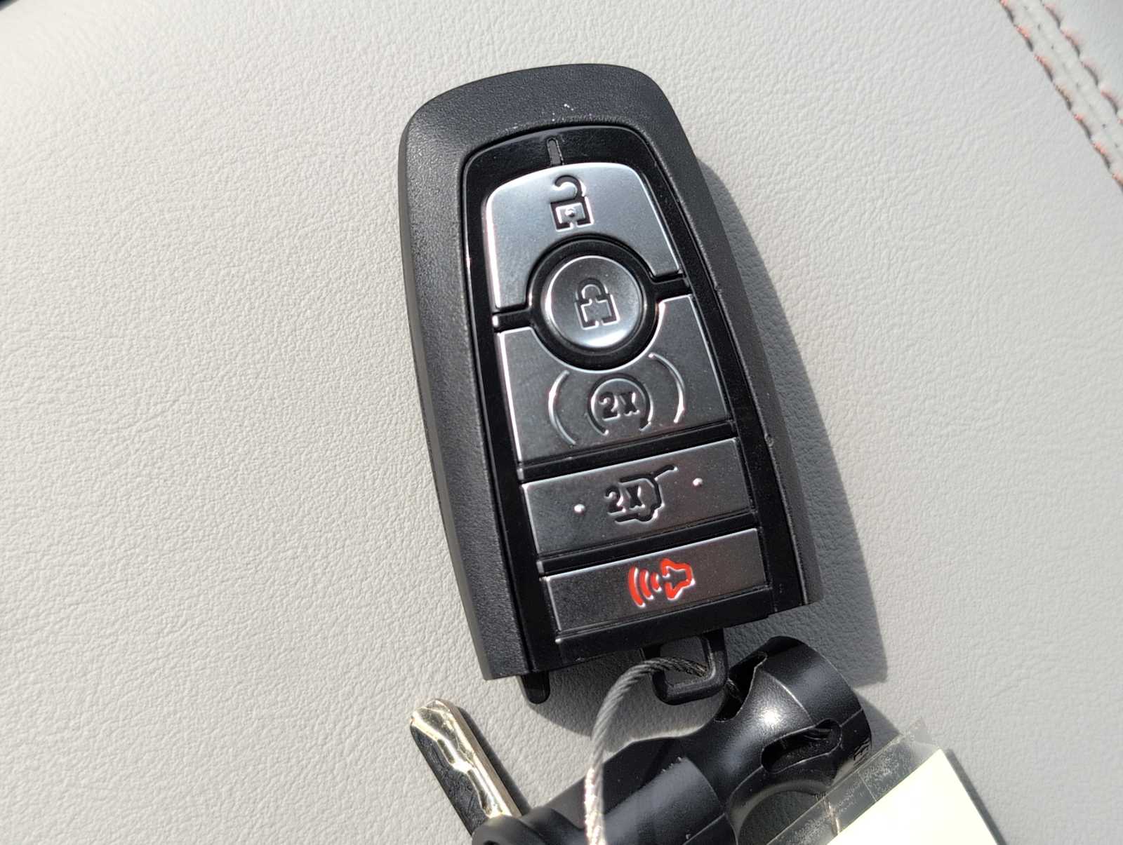 2025 Ford Explorer photo 24