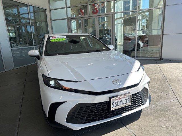2025 Toyota Camry SE photo 8
