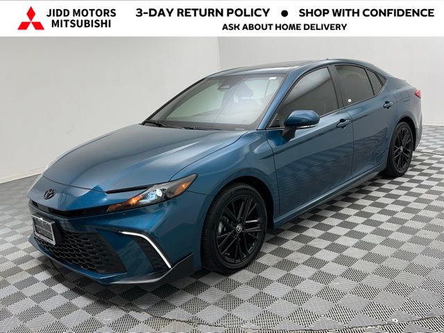 2025 Toyota Camry SE's photo