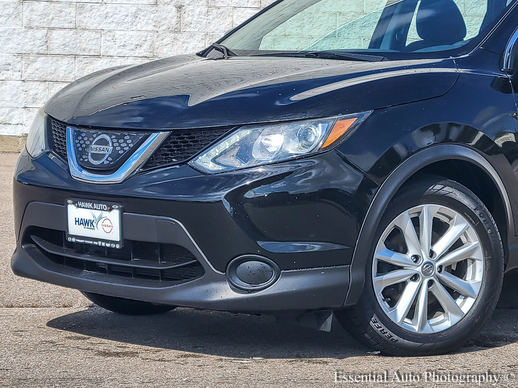 2018 Nissan Rogue Sport S photo 2