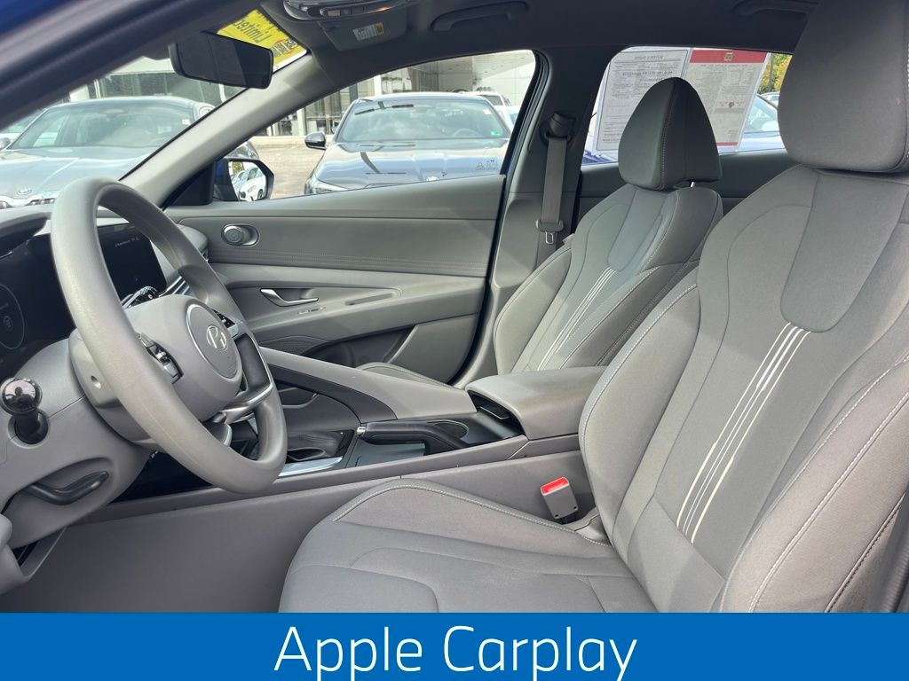2024 Hyundai Elantra SEL photo 7