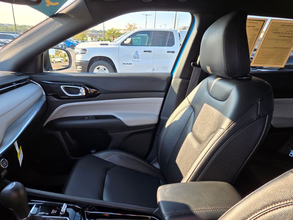 2024 Jeep Compass Limited photo 23