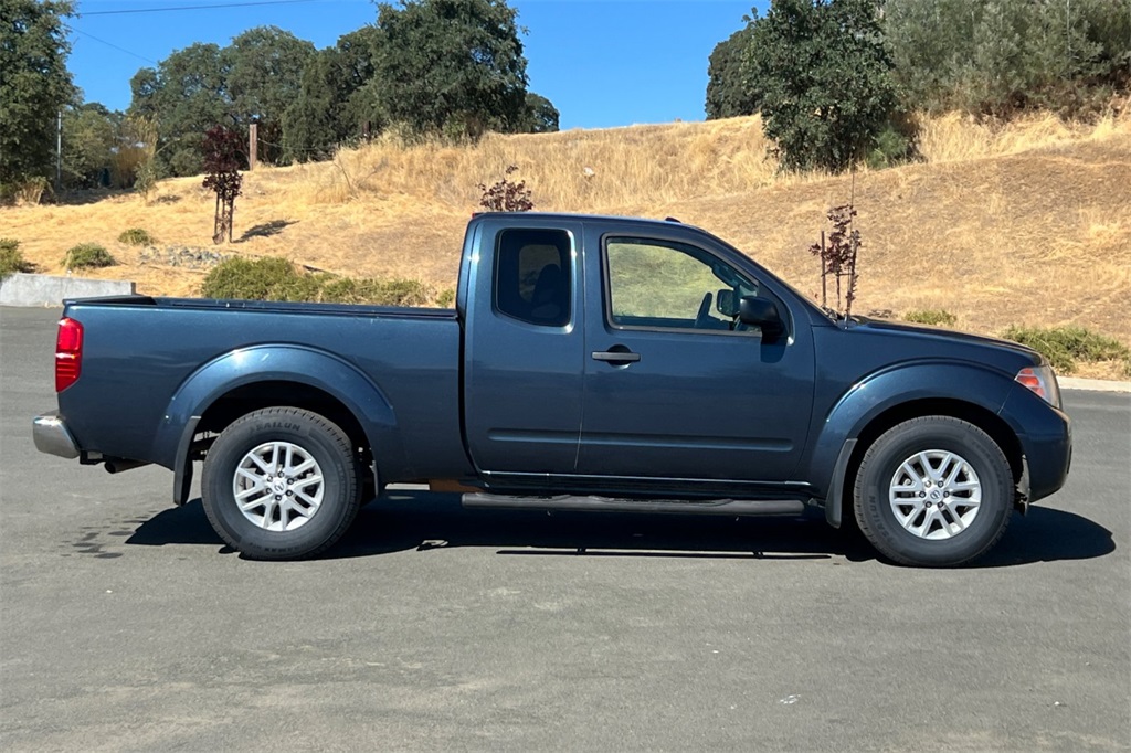 2017 Nissan Frontier SV photo 6
