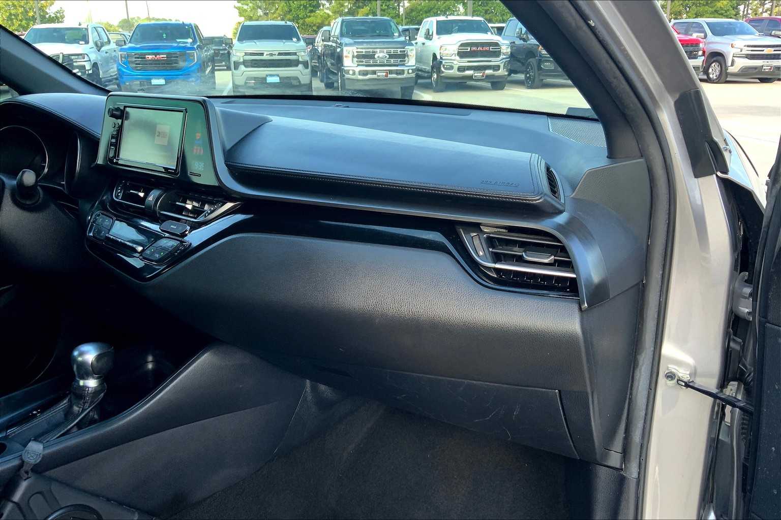 2018 Toyota C-HR XLE Premium photo 16