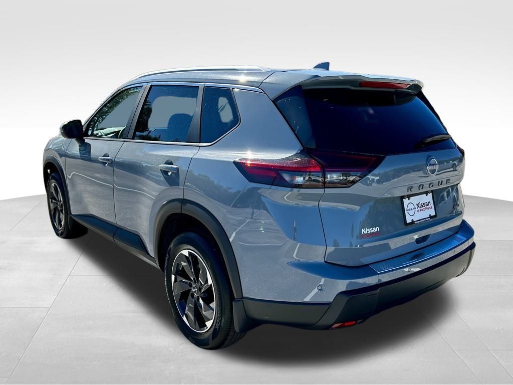 2026 Nissan Rogue AWD SV photo 4