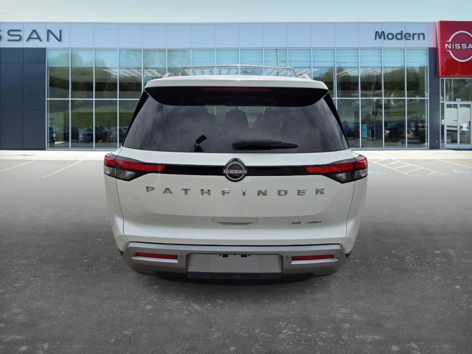 2023 Nissan Pathfinder SL photo 4