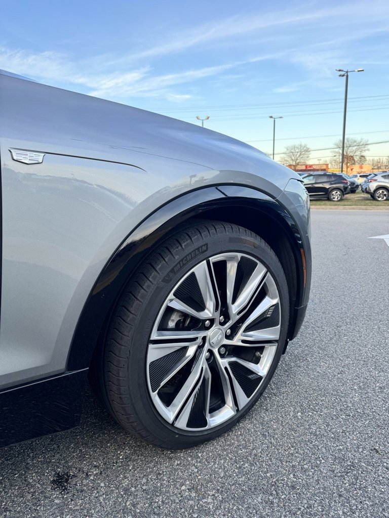 2024 Cadillac Lyriq Luxury photo 3