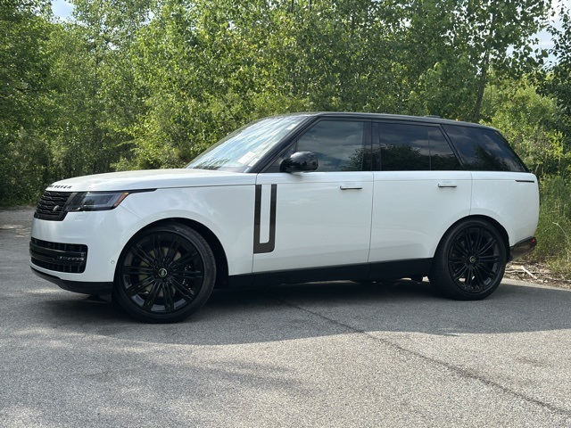 2025 Land Rover Range Rover SE's photo