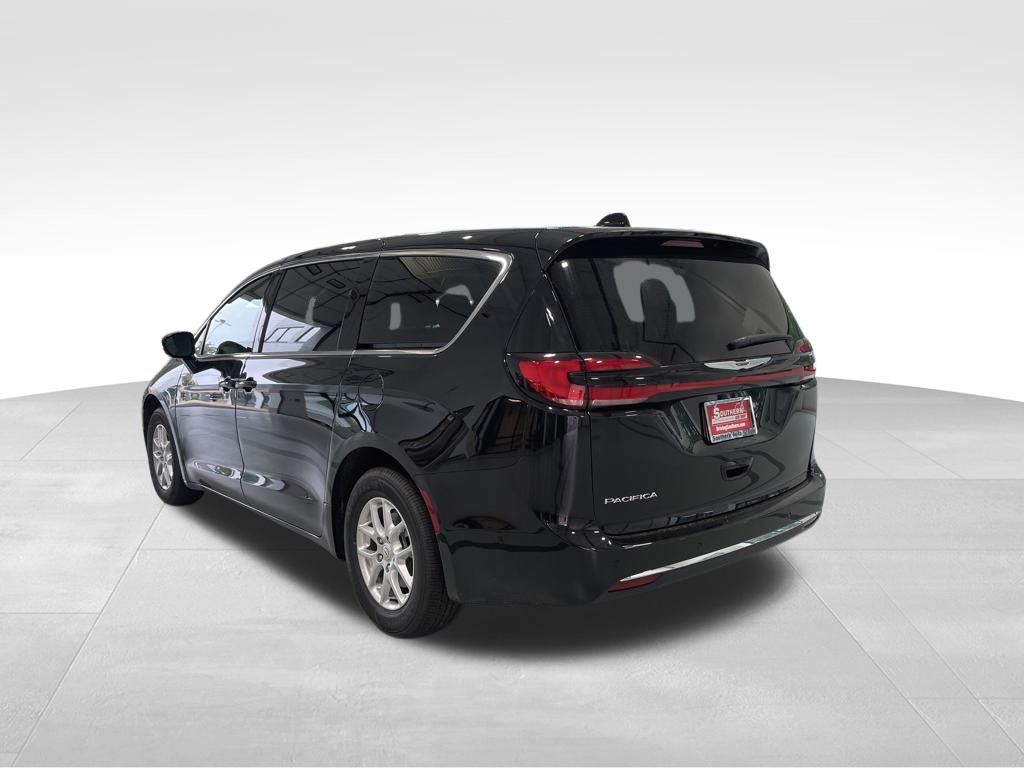 2025 Chrysler Pacifica photo 4