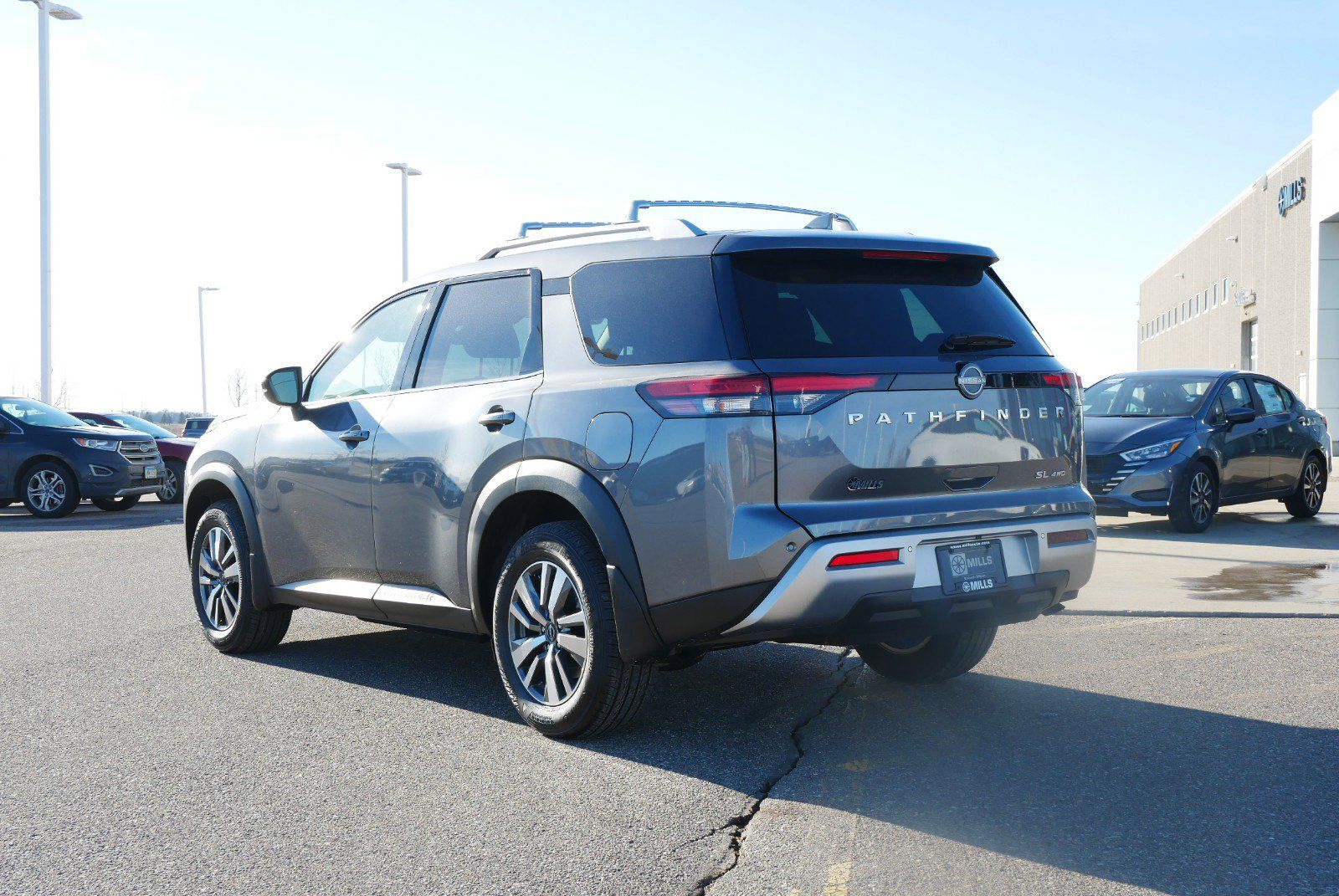2025 Nissan Pathfinder SL photo 3
