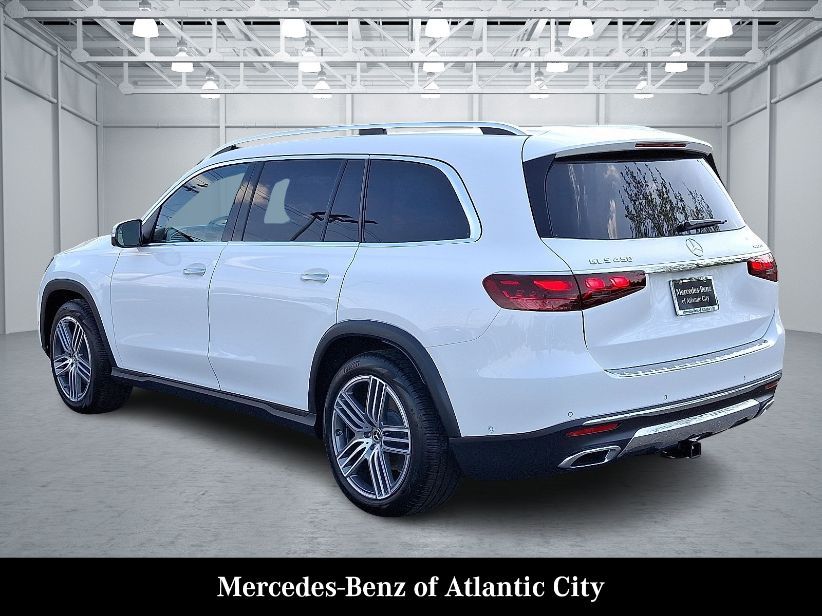 2024 Mercedes Benz GLS 450 4MATIC photo 2