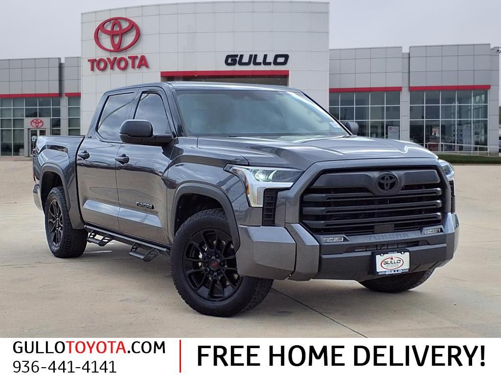 2023 Toyota Tundra SR5's photo