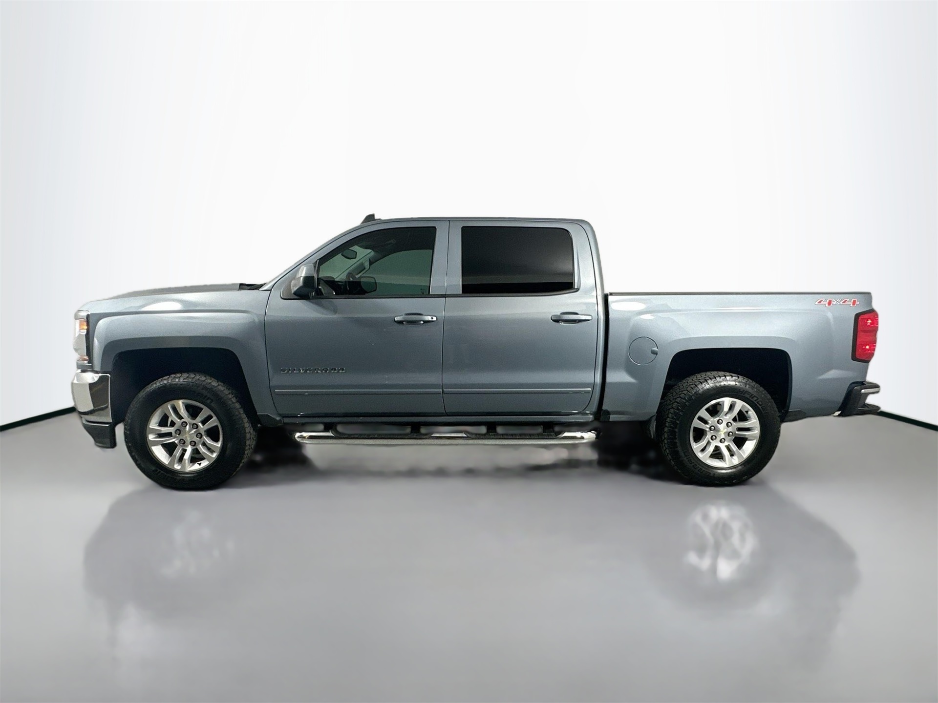 2016 Chevrolet Silverado 1500 LT photo 2